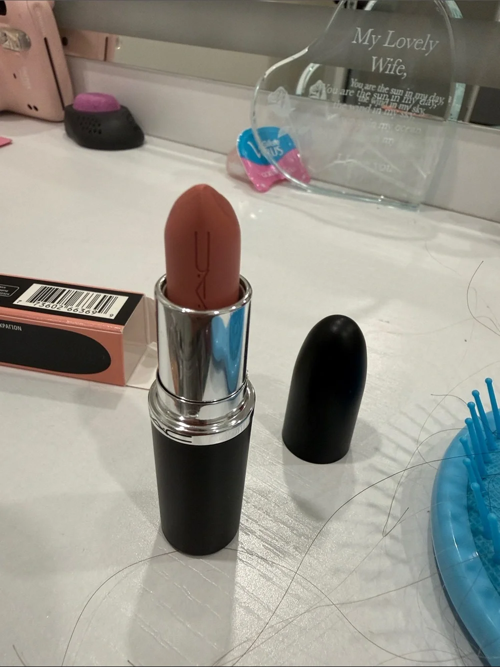 Brand new MAC Cosmetics Primed Sleek Satin Lipstick - Peachy Coral